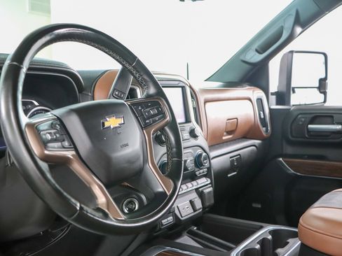 Used 2023 Chevrolet Silverado 2500 High Country w/ Technology Package image 26