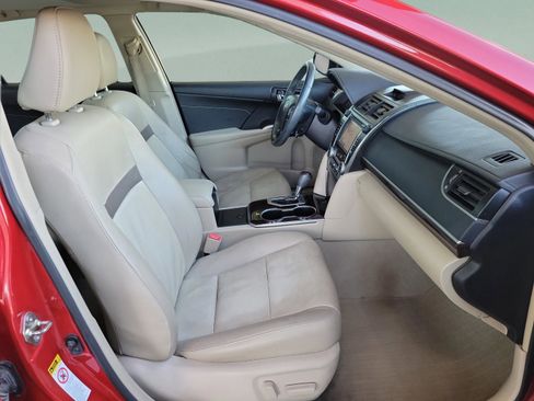 Used 2014 Toyota Camry XLE w/ Leather Package image 28