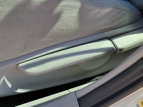 Used 2013 Toyota Corolla LE FWD image 13