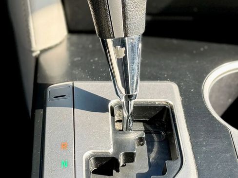 Used 2014 Toyota Camry LE image 14