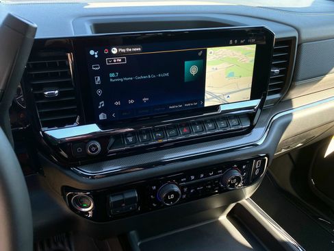 Used 2025 Chevrolet Silverado 2500 ZR2 w/ Technology Package image 20