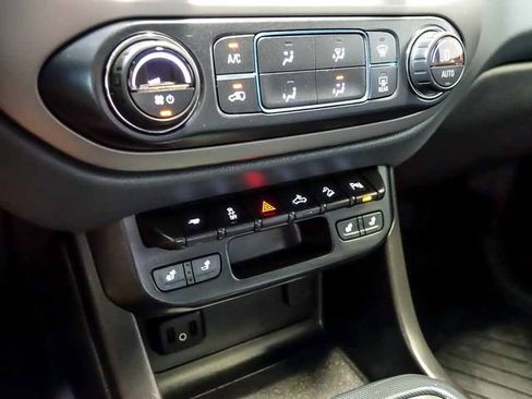 Certified 2019 Chevrolet Colorado Z71 w/ Z71 Midnight Edition AWD/4WD image 22