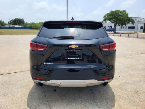 Used 2025 Chevrolet Blazer LT FWD image 18