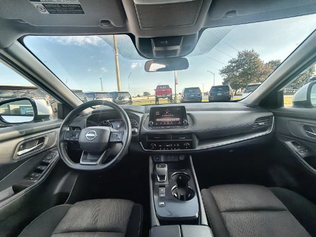 Used 2025 Nissan Rogue SV FWD image 19