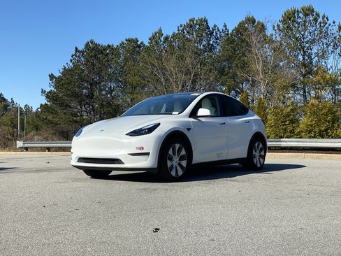 Used 2023 Tesla Model Y Long Range image 13