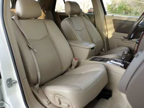 Used 2006 Cadillac SRX w/ Seating Package image 30