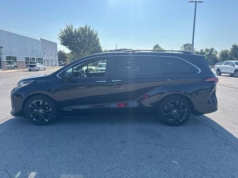 Used 2021 Toyota Sienna XSE w/ XSE Plus Package FWD image 10