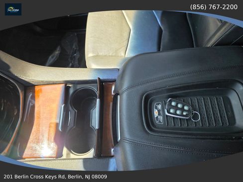Used 2019 Cadillac Escalade Luxury AWD/4WD image 19