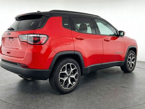 Used 2025 Jeep Compass Limited AWD/4WD image 9