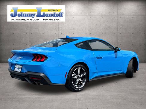 Used 2025 Ford Mustang Coupe RWD image 2