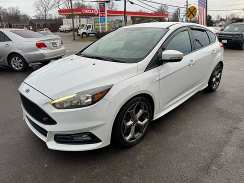 Used 2017 Ford Focus ST image 5