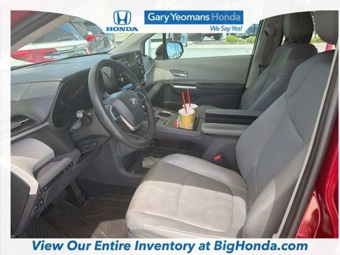 Used 2021 Toyota Sienna XLE FWD image 8