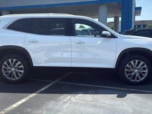 Used 2025 Buick Enclave Preferred FWD image 8