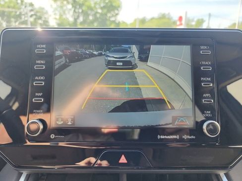 Used 2021 Toyota Venza LE AWD/4WD image 18
