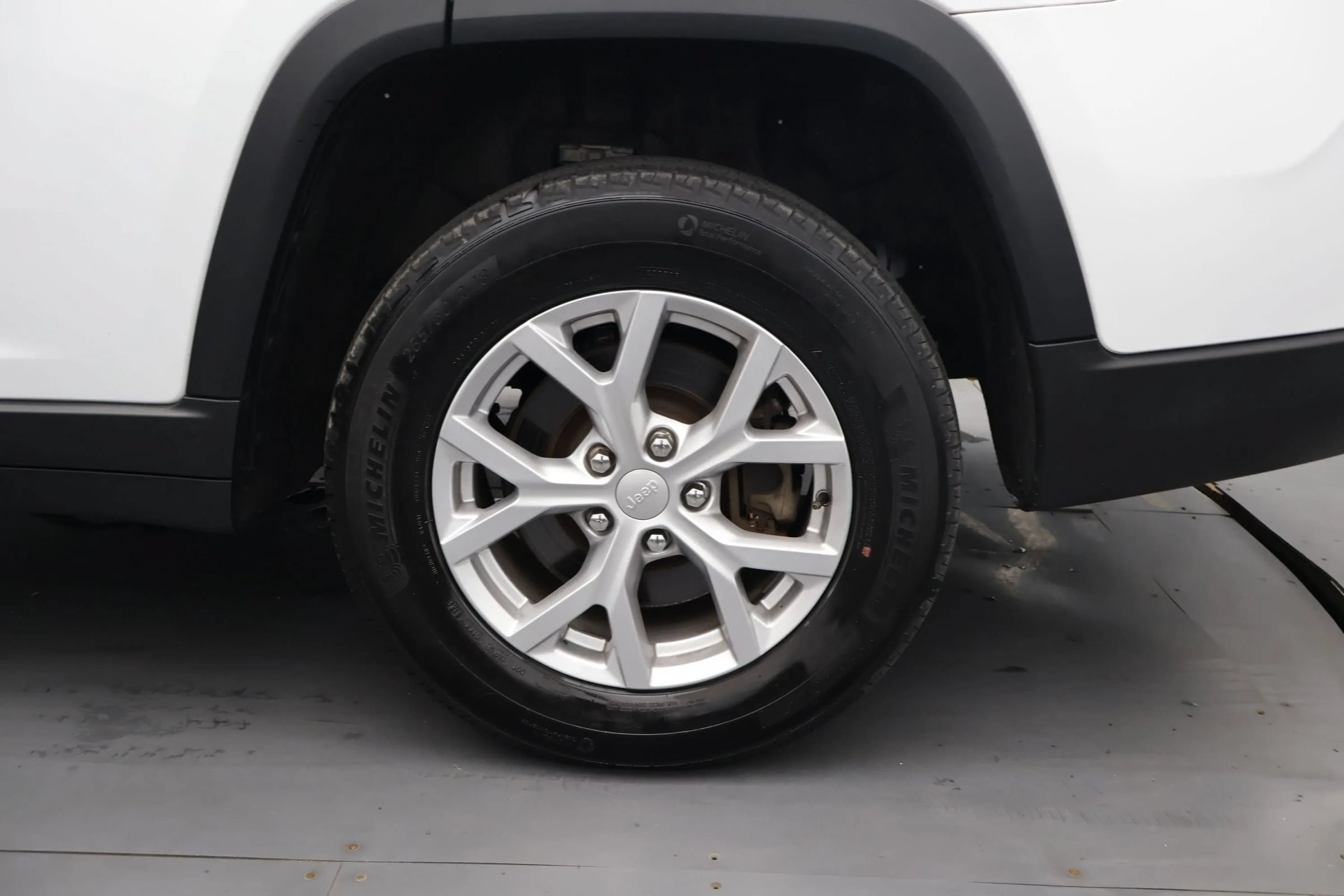 Used 2023 Jeep Grand Cherokee L Limited AWD/4WD image 34