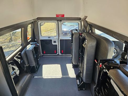 Used 2014 Ford E-350 and Econoline 350 Extended Super Duty w/ Power Group image 33