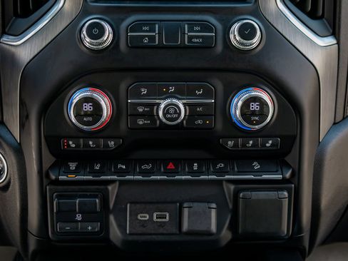 Used 2020 GMC Sierra 2500 Denali w/ Denali Ultimate Package image 23