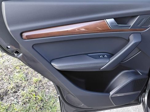 Certified 2024 Audi Q5 e Premium Plus w/ Premium Plus Package image 19