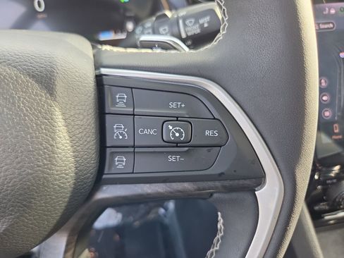 Used 2022 Jeep Grand Cherokee Limited 4xe w/ Luxury Tech Group II image 32