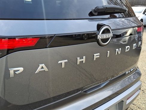 Certified 2025 Nissan Pathfinder SL w/ SL Premium Package image 33
