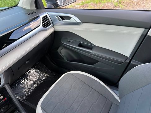 New 2026 Volkswagen Taos SE FWD image 27