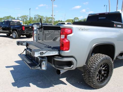 Used 2024 Chevrolet Silverado 2500 LT AWD/4WD image 11