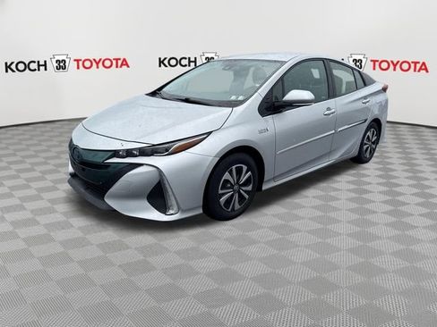Used 2018 Toyota Prius Prime Plus FWD image 3