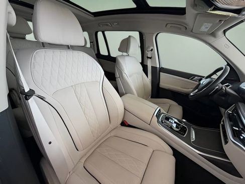 Used 2024 BMW X7 xDrive40i w/ Executive Package image 38
