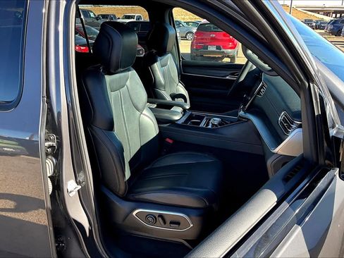 Used 2023 Jeep Wagoneer L Series III image 8