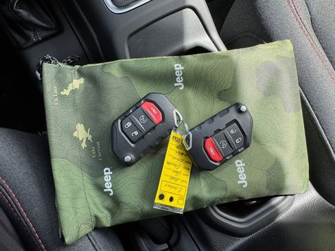 Used 2025 Jeep Gladiator Rubicon w/ Safety Group image 26