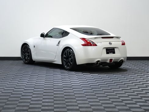 Used 2016 Nissan 370Z Touring RWD image 8