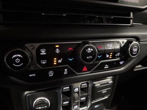 Used 2025 Jeep Gladiator High Tide image 15