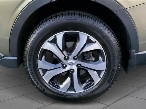 Used 2022 Subaru Outback Touring w/ Popular Package #2 image 11