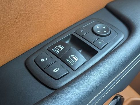 Used 2016 Dodge Challenger SRT Hellcat image 21