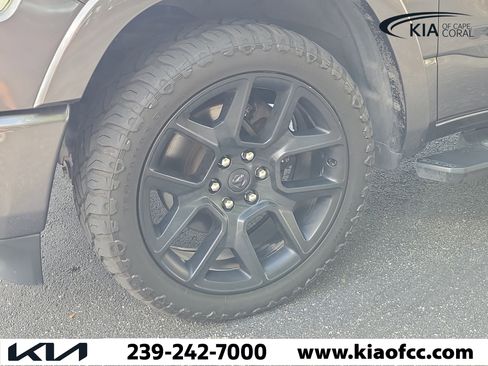 Used 2020 RAM 1500 Laramie AWD/4WD image 7