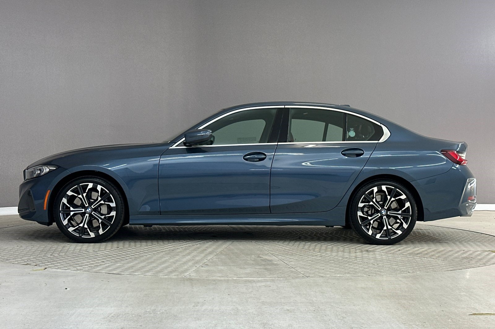 Used 2026 BMW 330i Sedan w/ Convenience Package RWD image 2