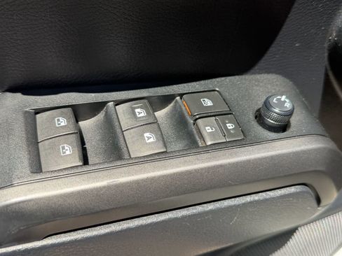 Used 2019 Toyota Tacoma TRD Off-Road AWD/4WD image 9