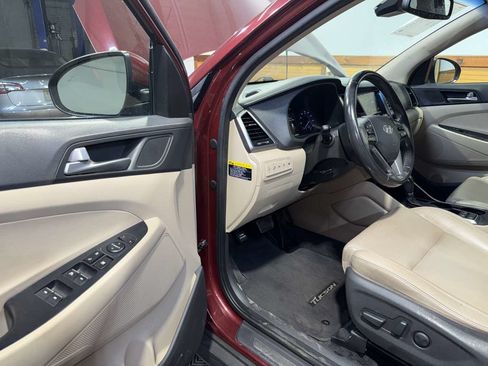 Used 2016 Hyundai Tucson Limited w/ Option Group 03 FWD image 16