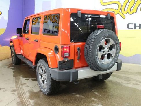 Used 2015 Jeep Wrangler Unlimited Sahara w/ Dual Top Group AWD/4WD image 5
