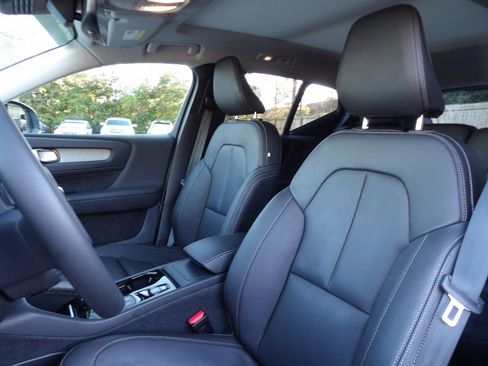 Certified 2024 Volvo XC40 B5 Plus w/ Protection Package Premier image 11