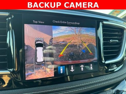 Used 2020 Chrysler Pacifica Limited w/ Advanced Safetytec Group FWD image 4