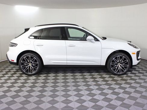 Certified 2025 Porsche Macan image 8