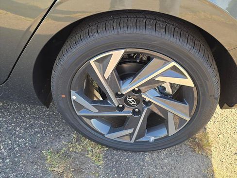 New 2026 Hyundai Elantra Limited FWD image 10