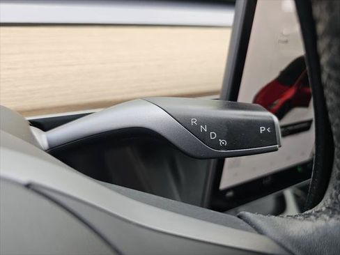 Used 2022 Tesla Model Y Long Range AWD/4WD image 11