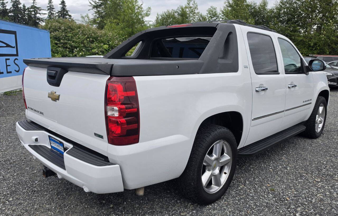 Used 2011 Chevrolet Avalanche LTZ AWD/4WD image 7