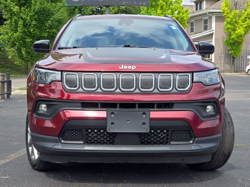 Used 2022 Jeep Compass Latitude w/ Mopar Graphics Package AWD/4WD image 12
