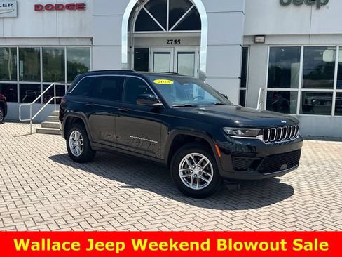 Used 2025 Jeep Grand Cherokee Laredo X RWD image 2