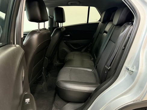 Used 2020 Chevrolet Trax LT w/ LT Convenience Package image 21