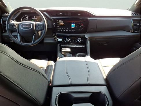 Used 2025 GMC Sierra 1500 AT4 w/ AT4 Premium Package AWD/4WD image 11