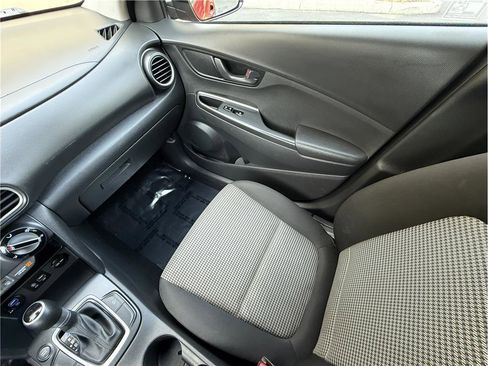 Used 2020 Hyundai Kona SE image 12